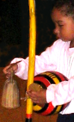 menina e berimbau